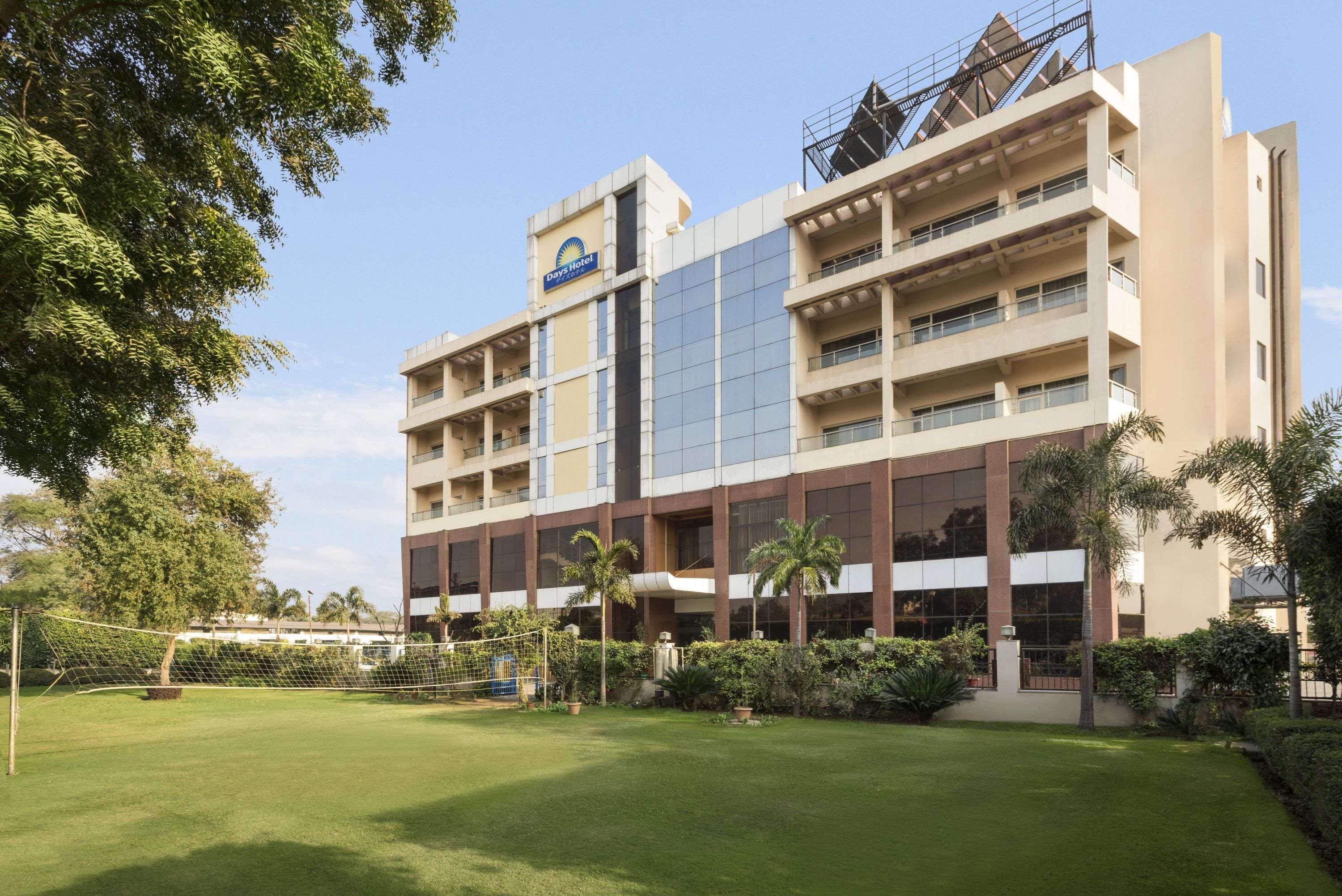 Days Hotel By Wyndham Neemrana Εξωτερικό φωτογραφία