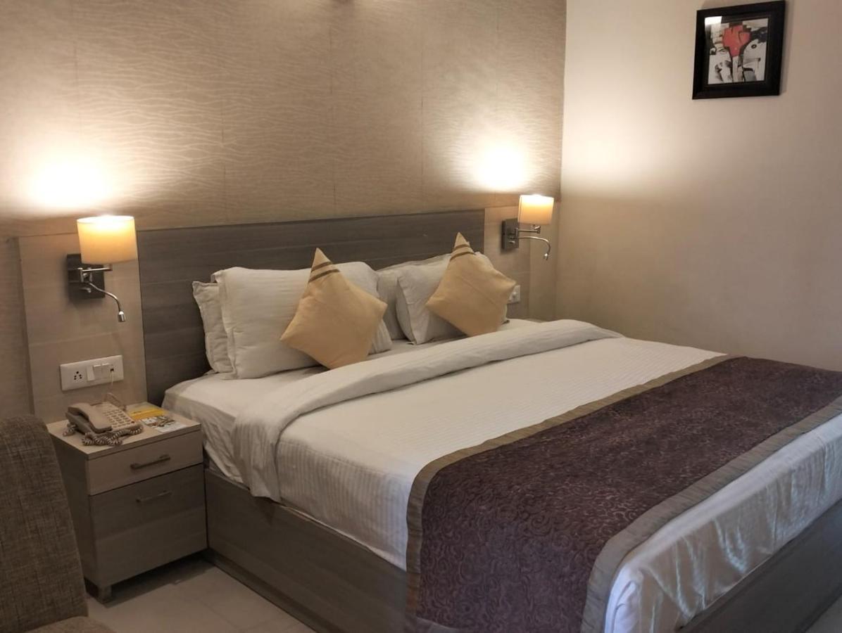 Days Hotel By Wyndham Neemrana Εξωτερικό φωτογραφία