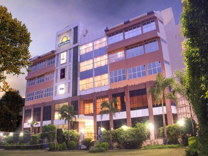Days Hotel By Wyndham Neemrana Εξωτερικό φωτογραφία